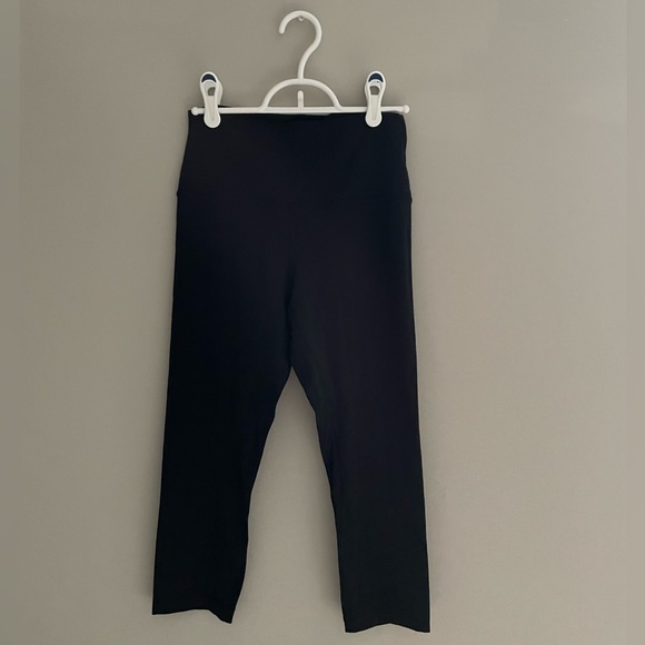 lululemon athletica Pants - Lululemon Black Cropped Leggings - Size: 6 - Excellent Condition!